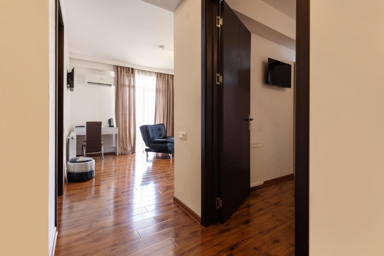 Hotel Grand Palace Тбилиси Экстерьер фото