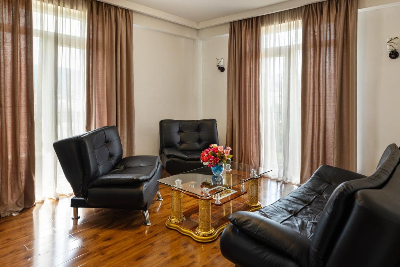 Hotel Grand Palace Тбилиси Экстерьер фото