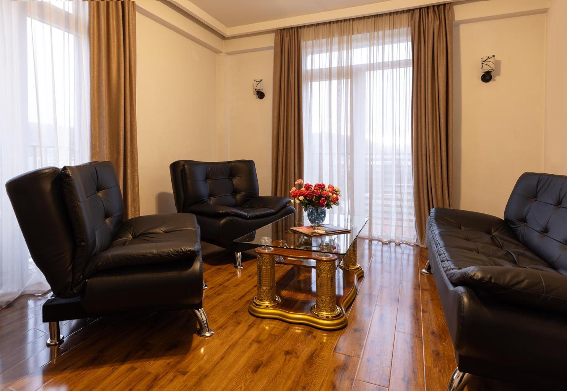 Hotel Grand Palace Тбилиси Экстерьер фото